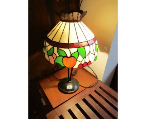 Table lamp with Tiffany style shade - working