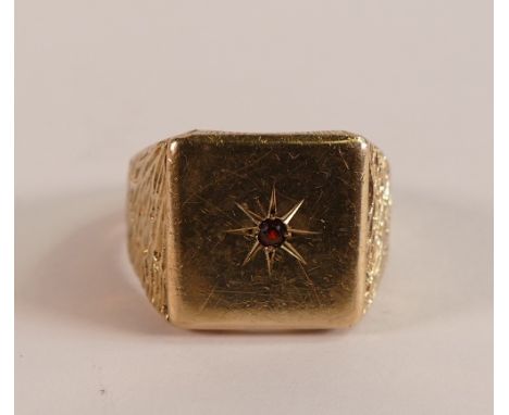 9ct gold gentleman's signet ring set with ruby, size s/t, 9.5cm.