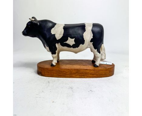 Beswick matte Friesian bull 1493B mounted on wood plinth. 