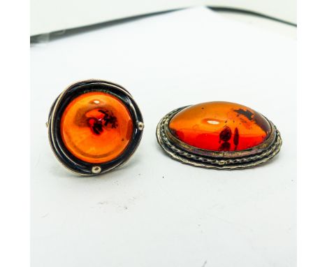 Silver /Amber ring and oval brooch. (2) 
