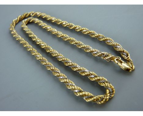 A NINE CARAT GOLD & WHITE METAL BOX LINK TWIST CHAIN, 14 grms