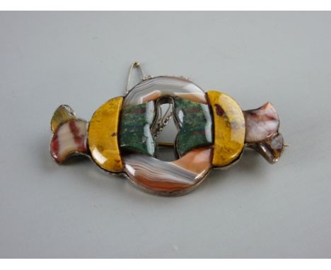 A MULTI-COLOUR SCOTTISH AGATE BROOCH set in unmarked white metal with safety chain, 6.75 cms long