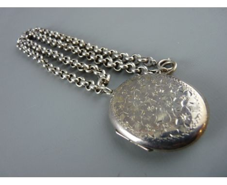 A SILVER OVAL PHOTO LOCKET with bright cut leaf decoration to one side with a sterling muff type chain, total 52 grms