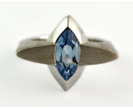 An unusual contemporary 925 silver and blue topaz ring (R).