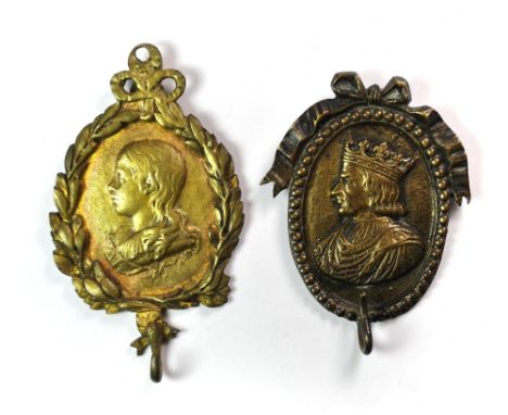 Two portrait miniature hooks, H. 8.5cm.