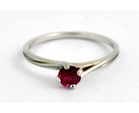 A 9ct white gold ring set with a solitaire ruby (Dia. 4.5mm)(P).