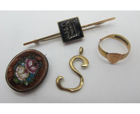 A Vintage Bar Brooch, with inset initialled rectangular panel, on "9ct" bar, a similar signet ring, a letter 'S' pendant (tot