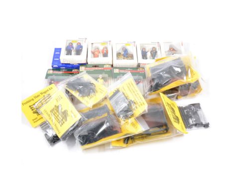 A selection of 32mm gauge plastic model railways kits, including Festiniog slate wagon by Bennie Engineering, Gondola wagon b