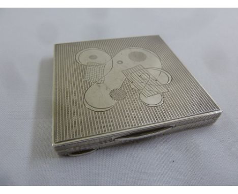 A ladies engine turned silver compact