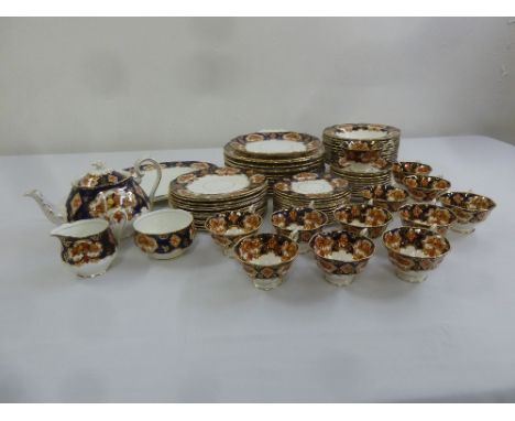 Royal Albert Heirloom pattern dinner and tea service to include plates, bowls, serving dishes, meat plates, cups, saucers and