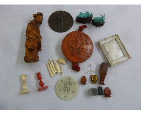 A quantity of collectables to include a jade pendant, a wax seal, a carved wooden Oriental figurine and an agate seal (17)