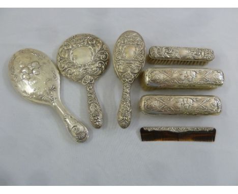 A quantity of silver mounted dressing table pieces to include a hand mirror, a hair brush, clothes brushes and a comb  (7)