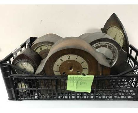 Three crates of approx. nineteen assorted 20th century mantel clocks and clock cases 