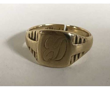 A 9ct gold signet ring, 4.5g (a/f)