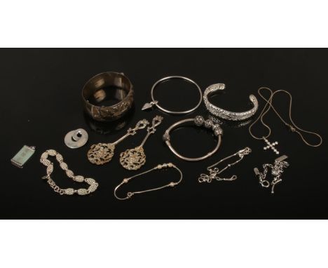 A collection of silver, mainly jewellery. Including bangles, pierced decorative spoons, bracelets and pendants etc, 312.9 gra
