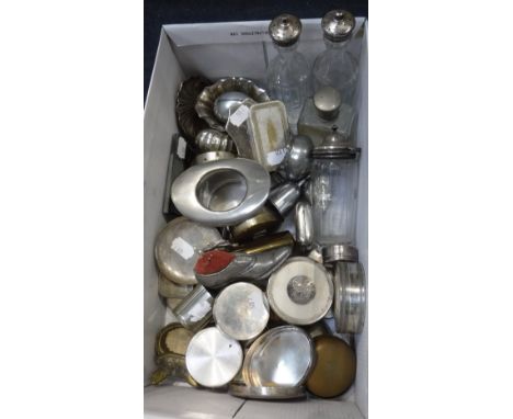 A SELECTION OF VARIOUS SNUFF BOXES AND TRINKET BOXES, a pin-cushion in the form of a shoe and other items (one box)