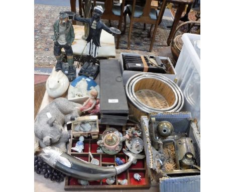 A VINTAGE BAKELITE RADIO (examine), a tin containing violin spares and sundries