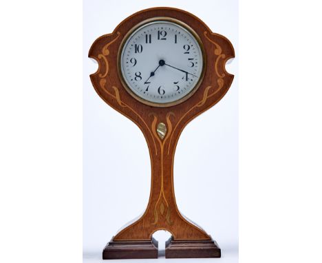 An Art Nouveau inlaid mahogany mantel clock, early 20th c,&nbsp;with shaped top and deeply waisted, on spreading base, the fr