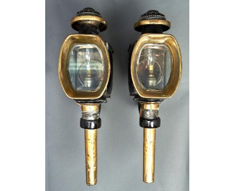 A pair of Victorian black japanned and brass carriage lamps, mid 19th c,&nbsp;the front cowl with bevelled glass, the sides w