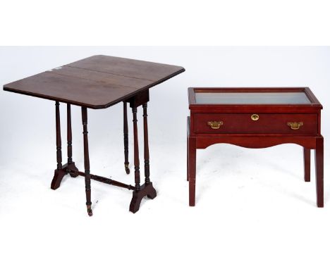 An Edwardian walnut Sutherland table, c1905, conventional form with pair of drop flaps, cantered, on ring turned tapered supp