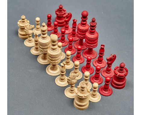 A Victorian bone and red stained bone Barleycorn chess set,&nbsp;kings 10cm h, Small cracks to both white castles, foot damag