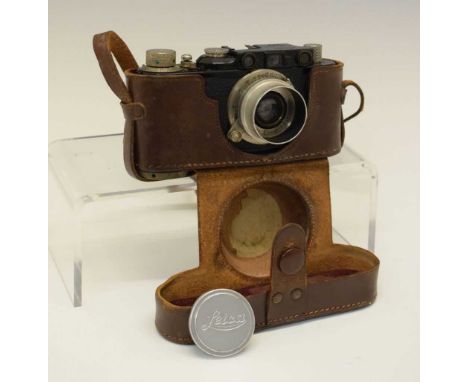 Vintage Leica Ernst Leitz, Wetzlar camera, model no. 93892, in leather Leica caseCondition report: Not checked for mechanical