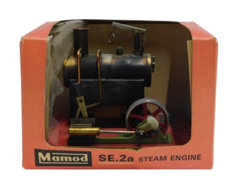 A Mamod SE.2A steam engine, boxed. 