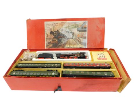 A Marklin HO gauge train set, including 4-6-2 locomotive of the Deutsche Bahn, three Deutsche Bahn coaches, a DSG Speisewagen