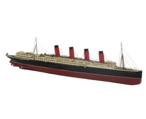 A scale model of the RMS Lusitania, 68cm wide.