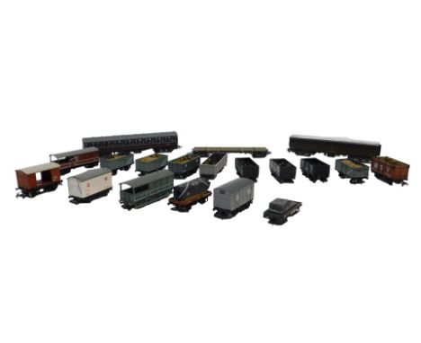 Bachmann Hornby and other OO gauge rolling stock, including a Lima GWR Syphon G wagon, a Bachmann brake coach, Evans and Beva