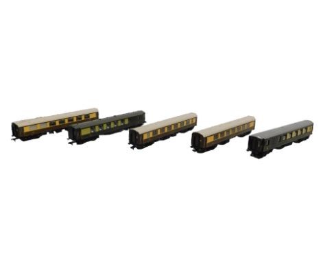 Bachmann and Hornby OO gauge Pullman coaches, including Pullman Eagle, Pullman car number 27, Pullman Emerald, Pullman car nu