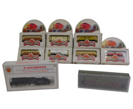 Bachmann N gauge locomotive and rolling stock, including 50552 USRA 0-6-0 switcher and tender Santa Fe, 73950 51ft flat car w