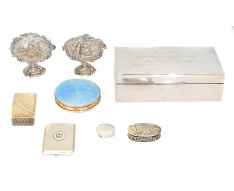 A selection of silver and white metal items, A selection of silver and white metal items, to include a silver cigar case, sil