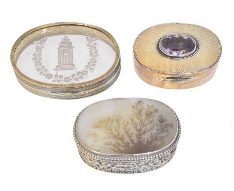 Three snuff boxes, Three snuff boxes, to include a silver dendritic agate box, a silver amethyst box, and an etched glass box
