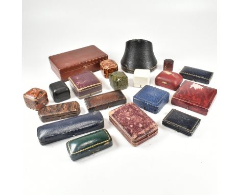 A collection of vintage jewellery boxes. The boxes to include leatherette and plastic varieties in assorted shapes and sizes.