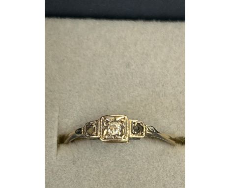 9ct Gold &amp; diamond ring 