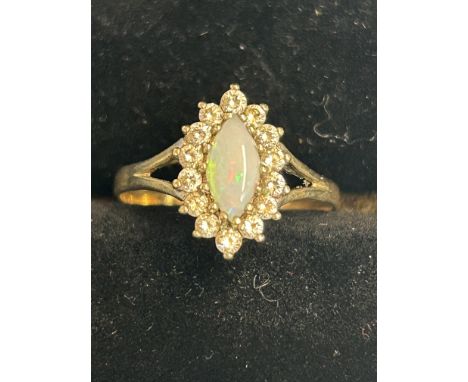 9ct Gold ring set with Opal &amp; cz stones 1.8g Size Q 