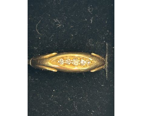 18ct Gold &amp; 5 diamond ring 