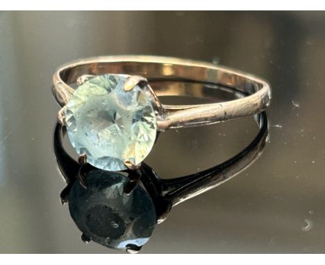 Yellow metal ring set with blue stone 1.8g Size P