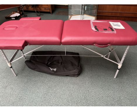 Homcom folding massage bench, in excellent condition with pouch and carry case