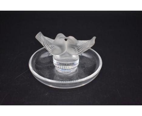 A Lalique 'Lovebirds' clear and frosted glass ring dish,&nbsp;9.5cm diameter. 