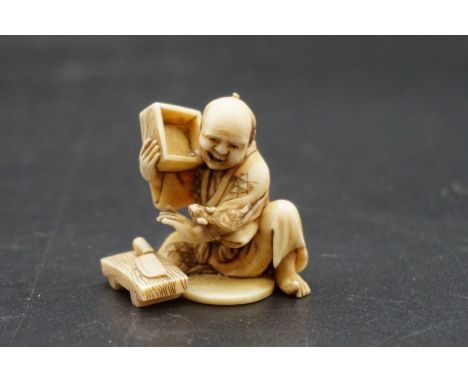 A good Japanese carved ivory netsuke or okimono, 19th century, depicting a rat catcher, signed, 3.7cm high. 