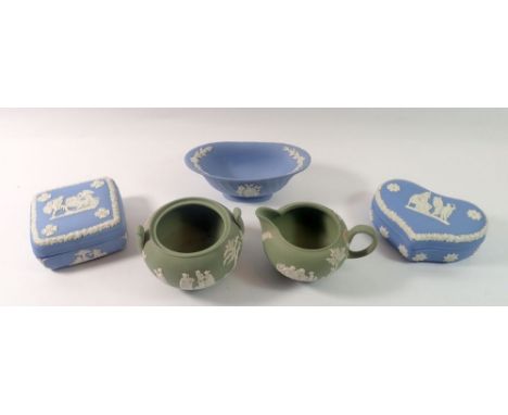 A Wedgwood group of five items of Jasperware including two trinket boxes, jug etc. 