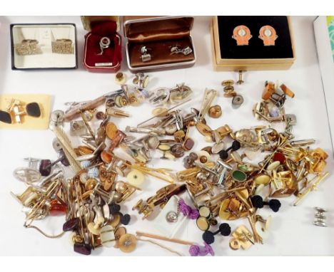 A group of gentleman's cufflinks, tie clips etc. 