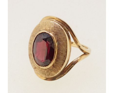 A 9 carat gold oval ring set garnet, 4.5g, size N to O 