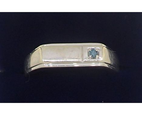 A 9 carat white gold gentlemen's ring set turquoise stone, 3.3g, size U 