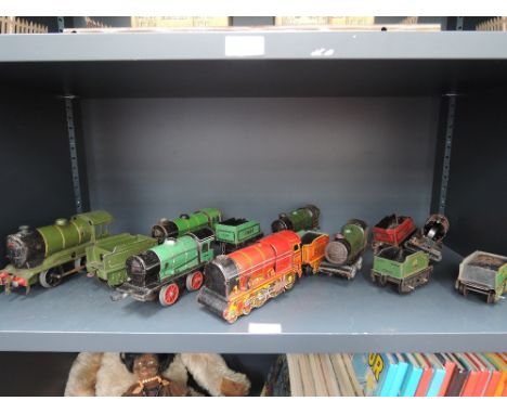 A shelf of Hornby 0 gauge clockwork locos & tenders inc 0-4-0  LNER No 5508