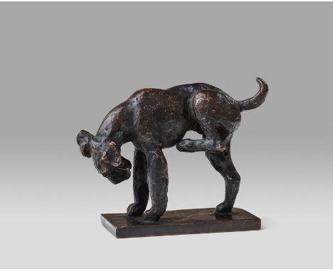 Sintenis, Renée -- TerrierBronze mit dunkelbrauner Patina auf Bronzeplinthe. 1940.8 x 11 x 4,5 cm.Hinten rechts auf der Plint