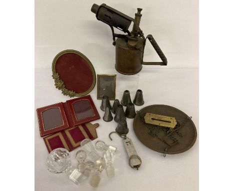 A collection of assorted misc items to include a vintage brass 'Monitor' blow torch. Together with vintage balance scales, br