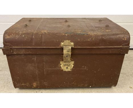 A Victorian tin trunk with original brass catch and lock.   Approx. 37 x 60 x 40cm. 